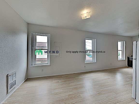 5th image of 411 S Toppenish Ave #2