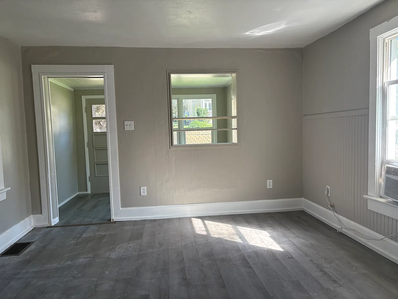 104 S Huttig Avenue — Photo 4