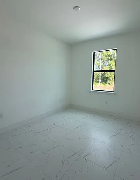 496 Loretta Blvd — Photo 7
