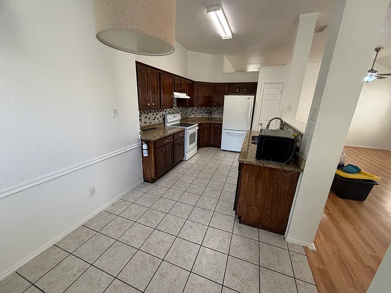 12933 Honey Locust Cir — Photo 8