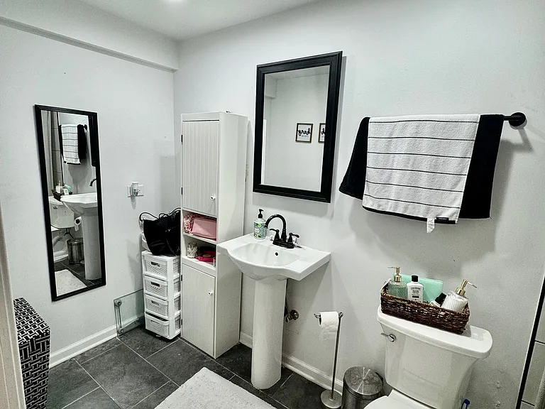 2643 N Southport Ave #E — Photo 12