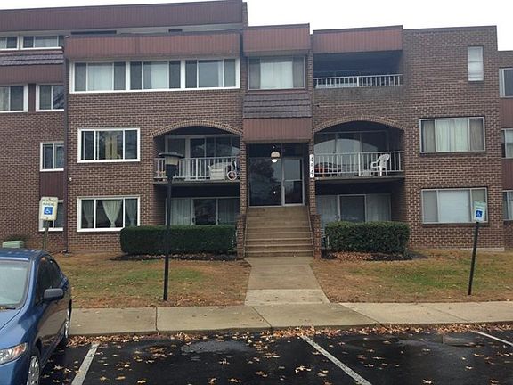 3rd image of 454 Girard St #362