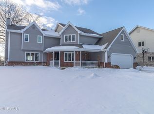 1308 Oaktree Ct, Oregon, OH 43616