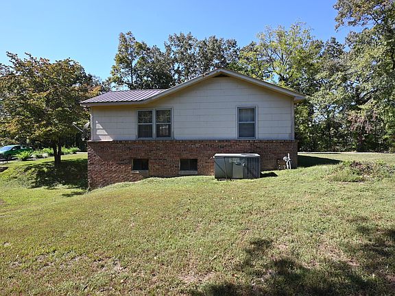 3rd image of 320 Breeding Ln