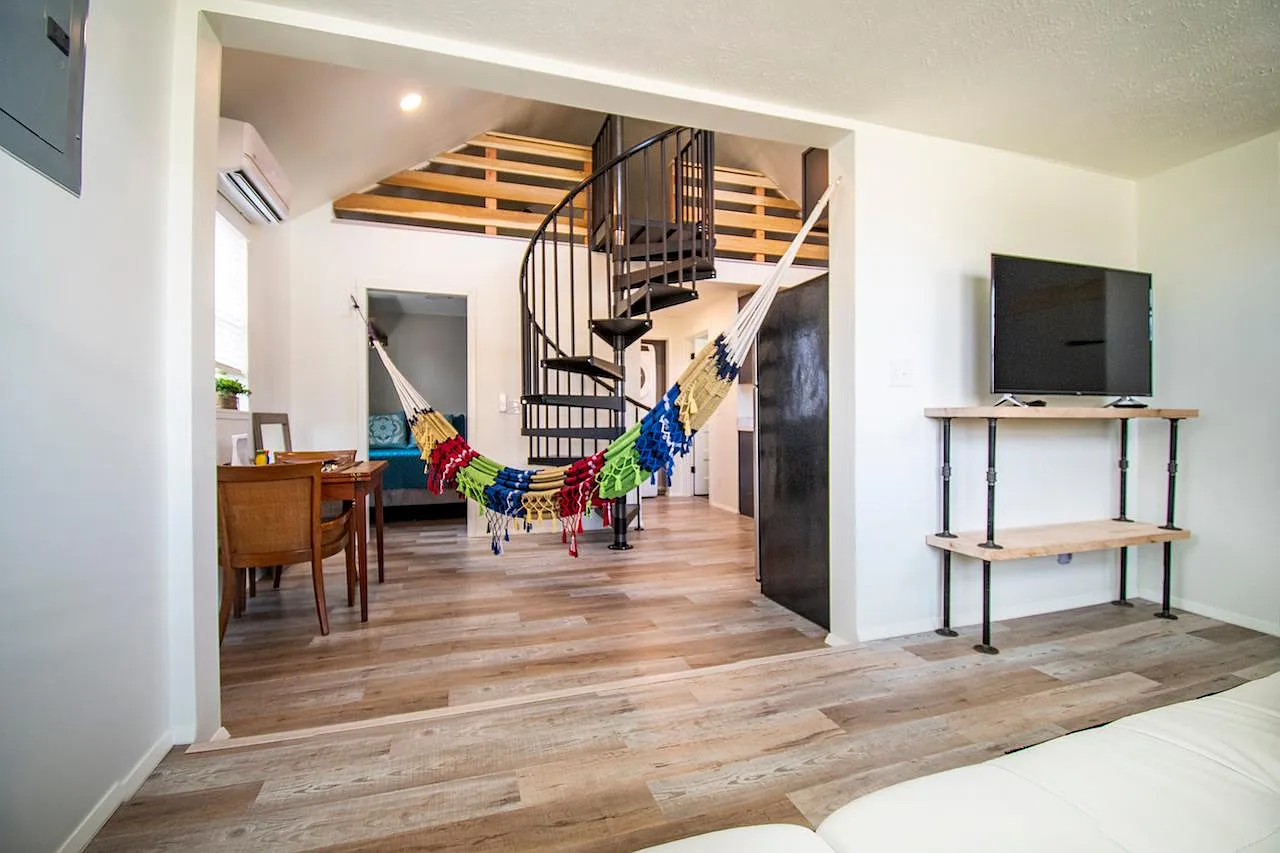 2 bed, 550 sqft, $2,500 — Photo 3