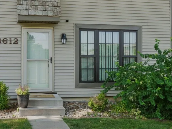 8612 Alpine Dr #E, Urbandale, IA 50322