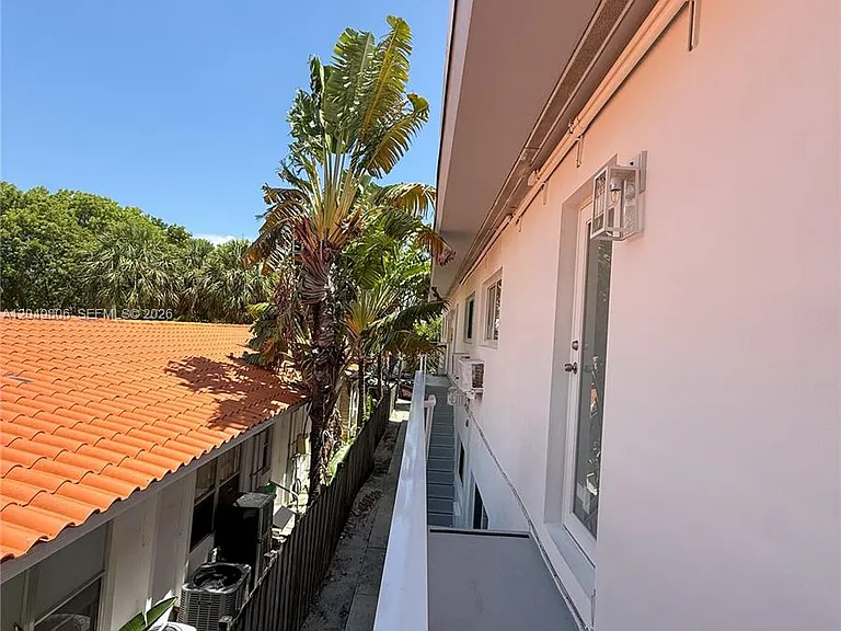 935 Bay Dr #9 — Photo 11