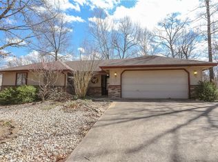 2 Stringer Ln, Bella Vista, AR 72715
