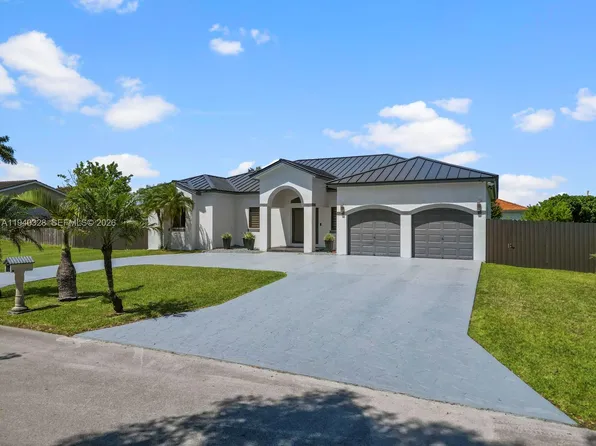 13205 SW 218th Ter, Miami, FL 33170