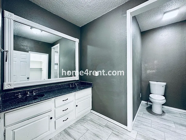 220 N Walnut St — Photo 11