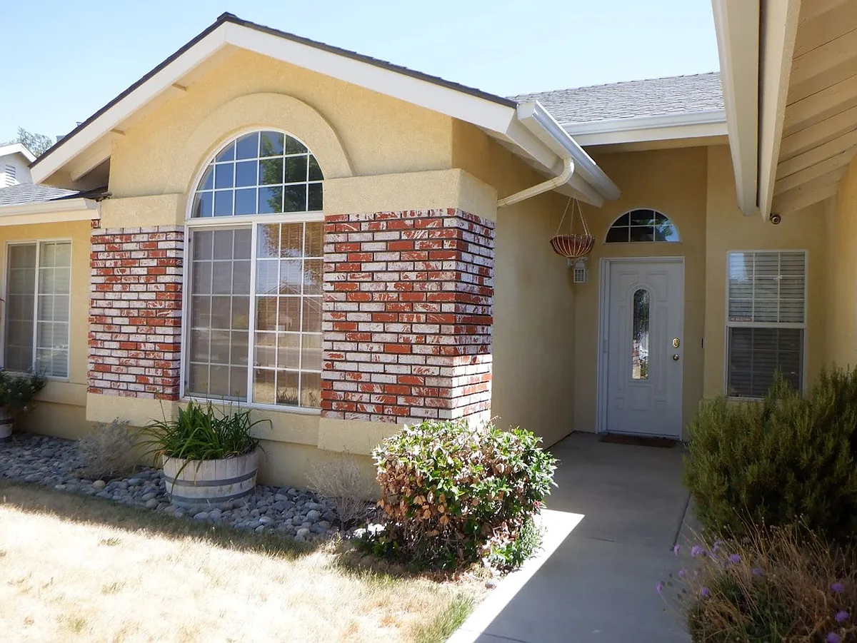 Building Photo - 102 Mesquite Dr