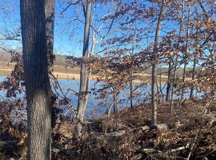 423 Terrapin Pointe Rd, Hodges, SC 29653