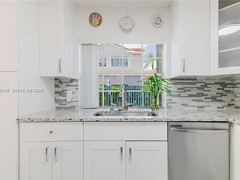 1482 Springside Dr — Photo 2