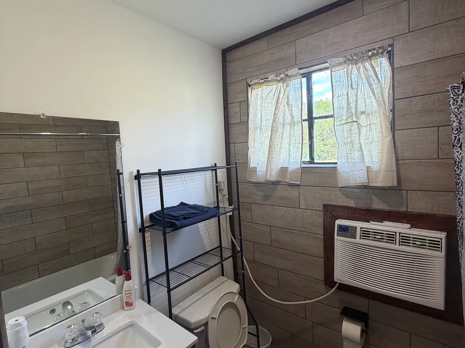 Studio, 250 sqft, $750 — Photo 4