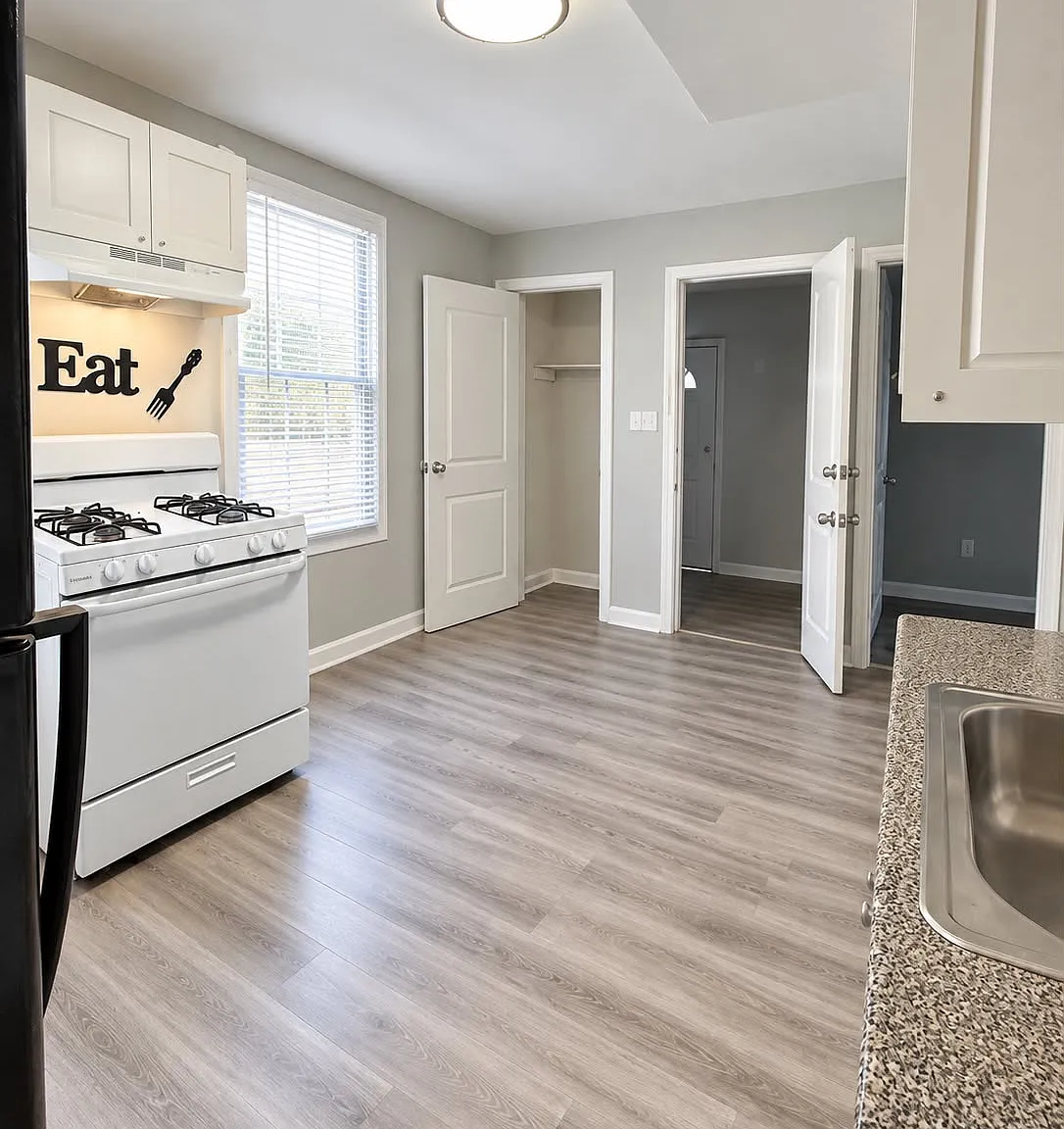 5 bed, $2,372 — Photo 3
