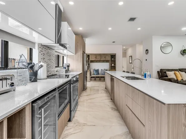 828 SW 14th Ct, Fort Lauderdale, FL 33315