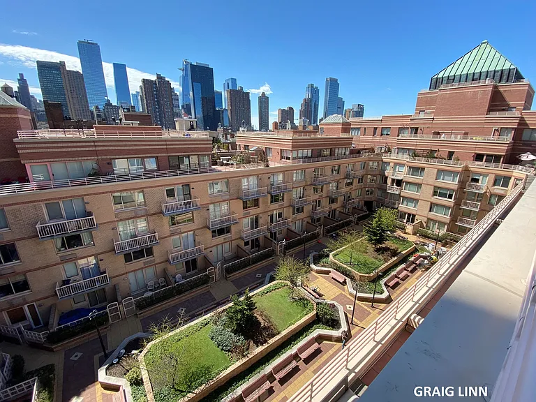350 W 50th St #3OO — Photo 12