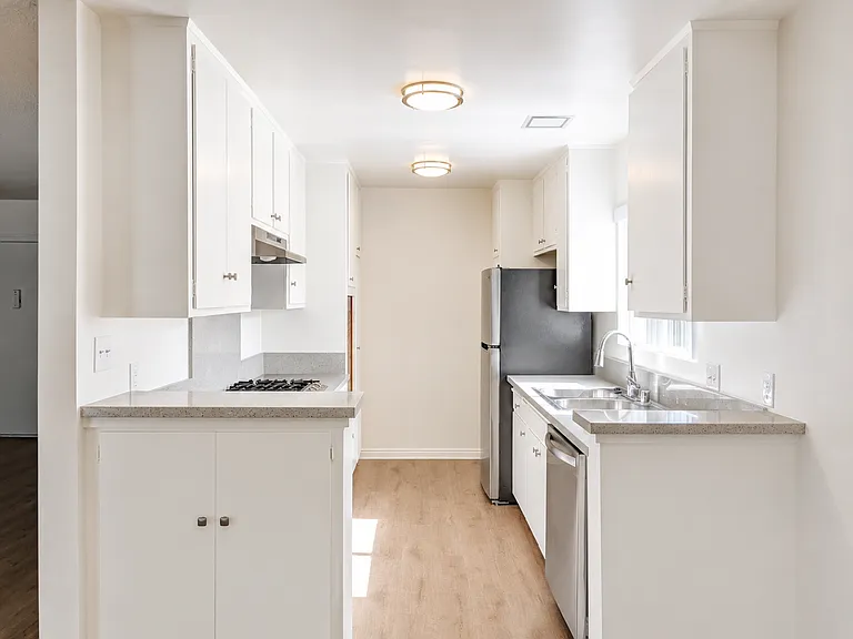 135 N Hayworth Ave #207 — Photo 2