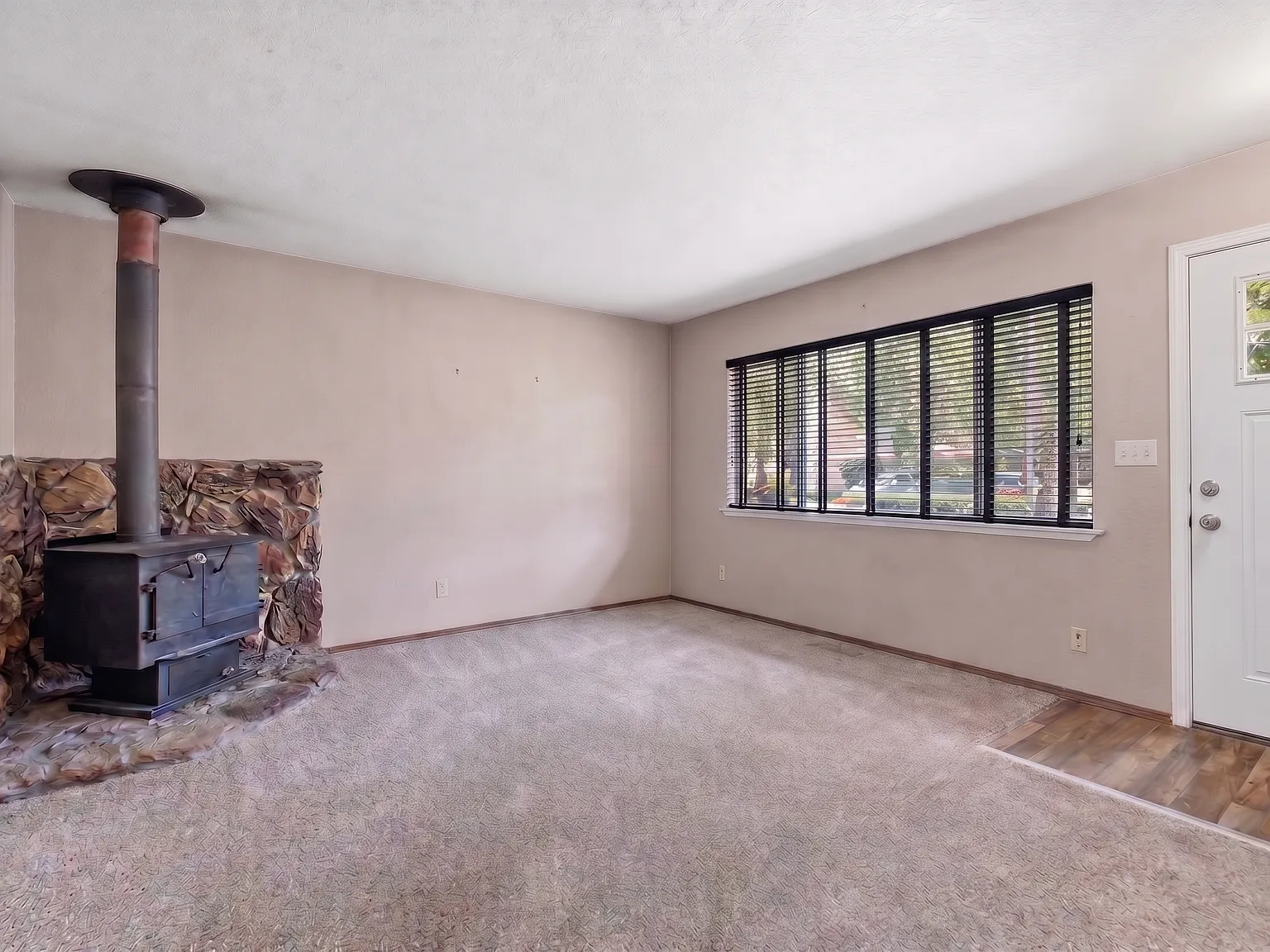2 bed, 1.5 bath, 1040 sqft, $1,550 — Photo 3
