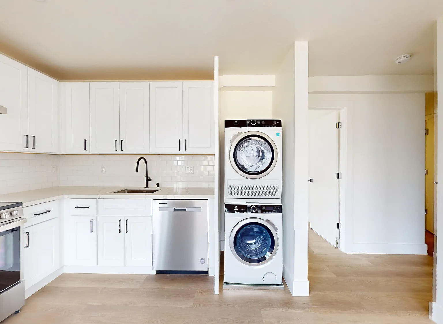 Remodeled 2 BR x 1 BA with Laundry in unit and available parking! — Photo 4