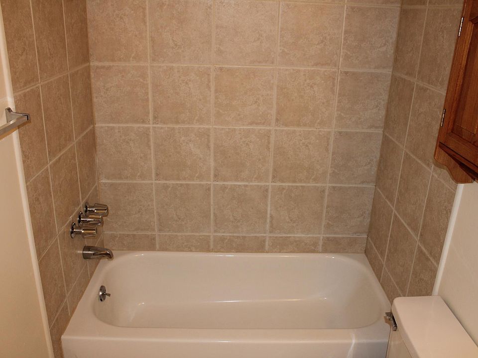 2nd image of 504 E 6th St APT 7