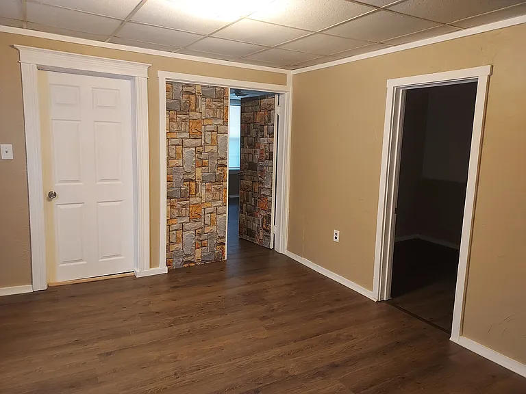 729 Elizabeth St — Photo 2