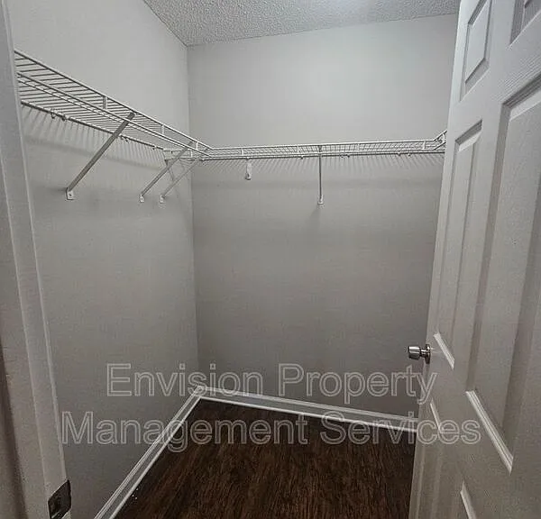 1393 N Hampton Dr — Photo 18