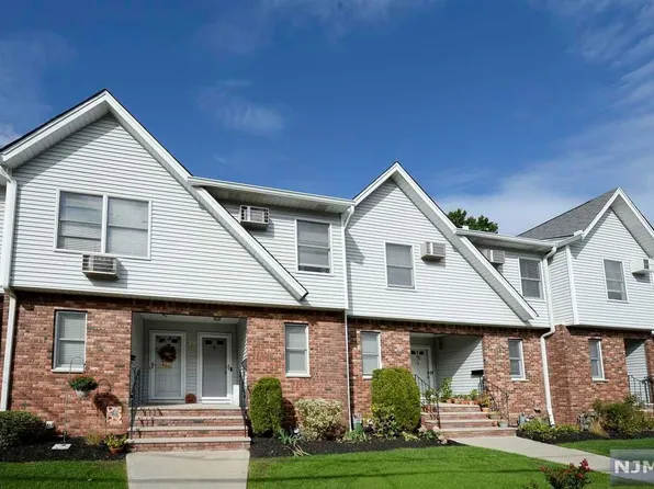 38 Home Pl, Bergenfield, NJ 07621