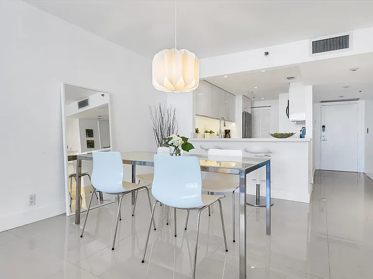 1717 N Bayshore Dr #Penthouse D39 — Photo 9