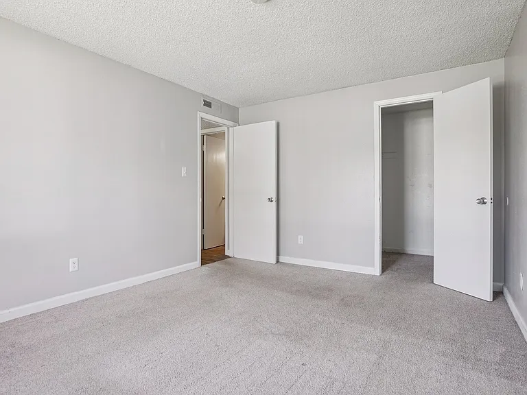 Windmill Apartments — Photo 11
