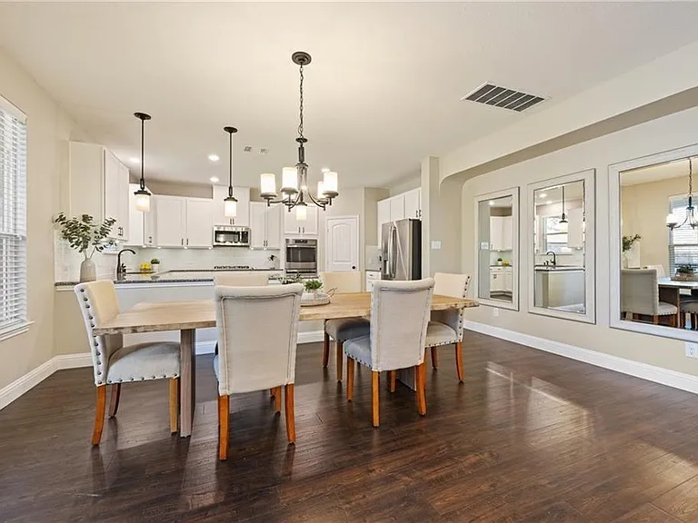 1524 Uhland Dr — Photo 8