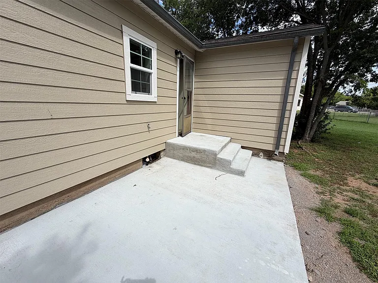 1114 Thorpe Springs Rd — Photo 11