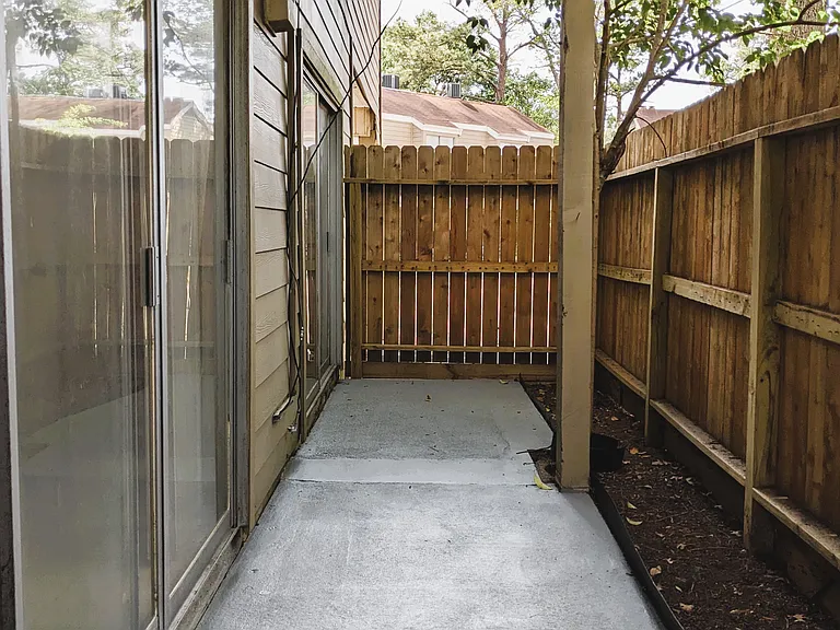 2100 Tanglewilde St #421 — Photo 4