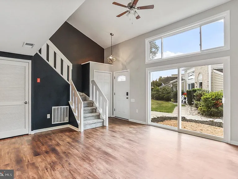 1523 Kensington Dr — Photo 4