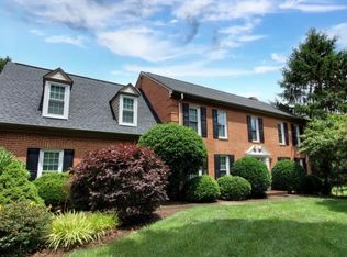 1818 Greenmont Ct, Roanoke, VA 24012