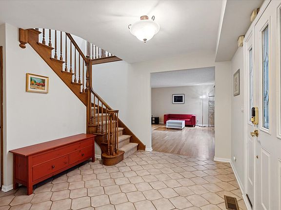 2nd image of 735 Castlewood Ln