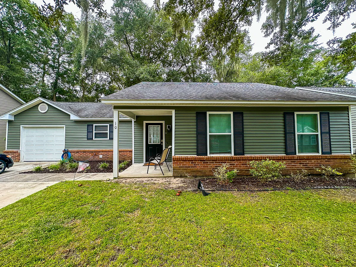 Building Photo - 10 Brindlewood Dr