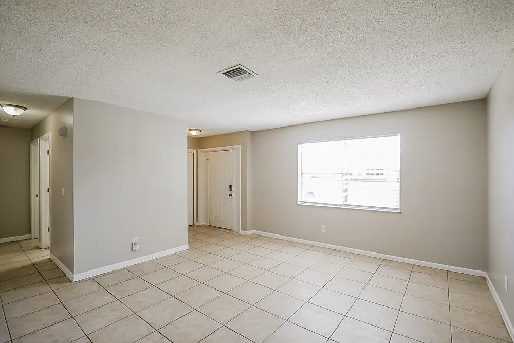 2 bed, 1.5 bath, 1307 sqft, $2,095 — Photo 4