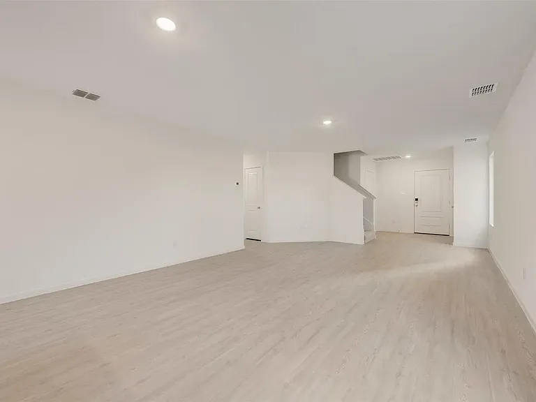 233 Ashbrook St — Photo 6