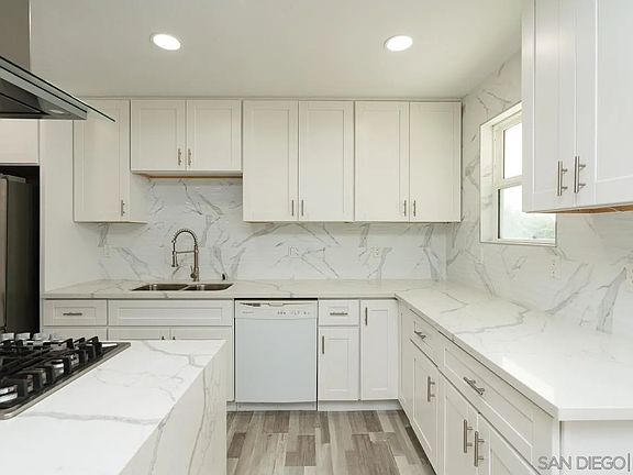3rd image of 481 Bonito Ave