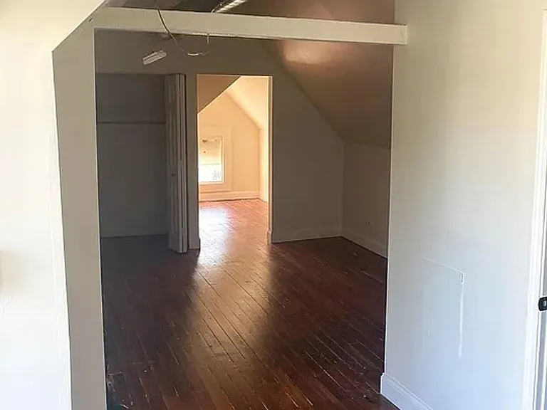 114 Blackburn Ave — Photo 6
