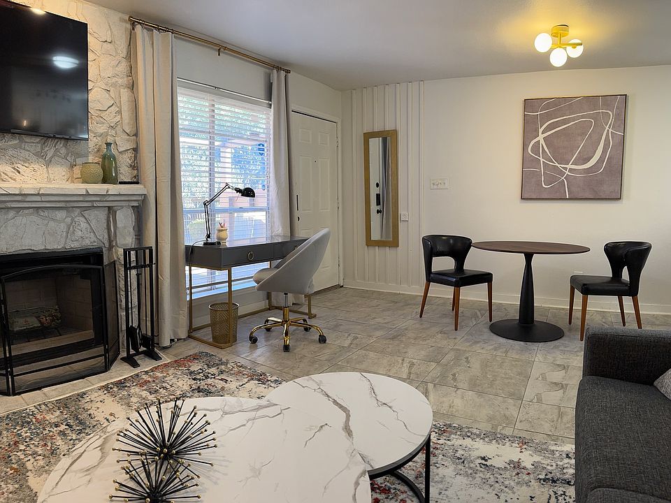 Living room, dining niche, workspace