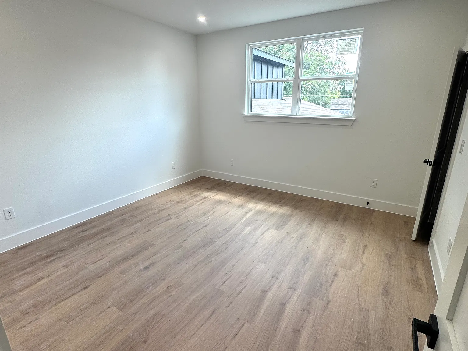 3 bed, 3.5 bath, 1800 sqft, $2,200 — Photo 3