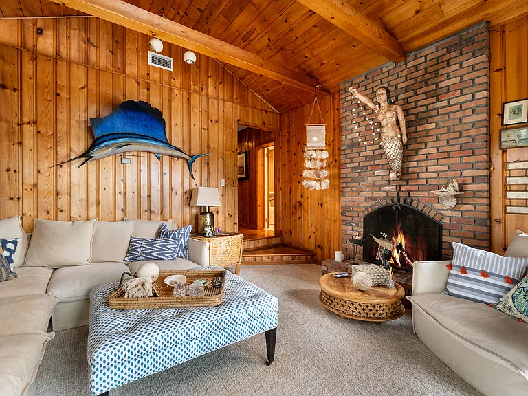 529 Peconic Bay Blvd — Photo 8