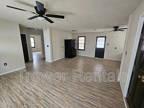 5th image of 807 W University Blvd