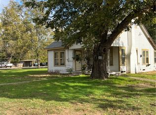 506 Fulton St, Hearne, TX 77859