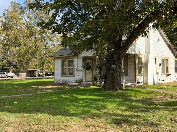 506 Fulton St, Hearne, TX 77859