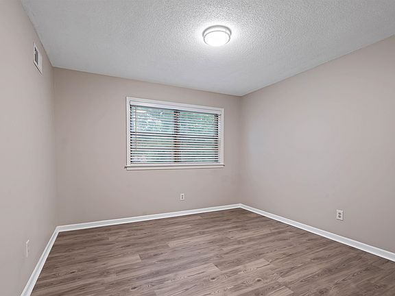 5th image of 3315 Bluemont Dr