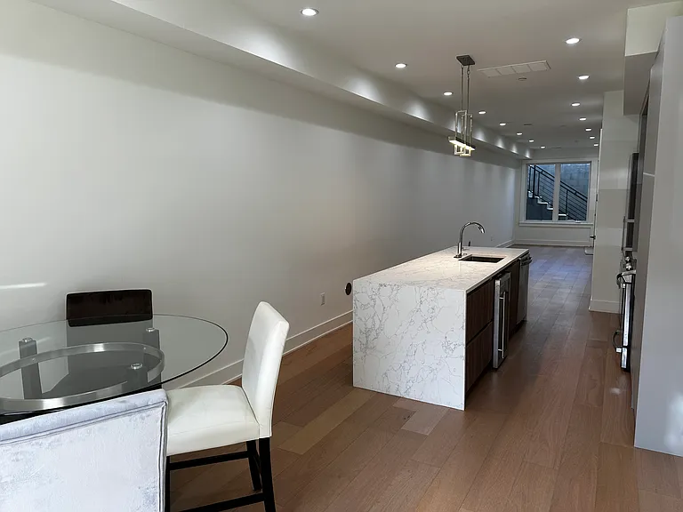 517 M St NE #1 — Photo 7