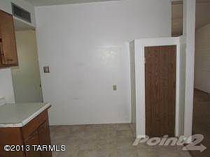 022-195394 dining area 2